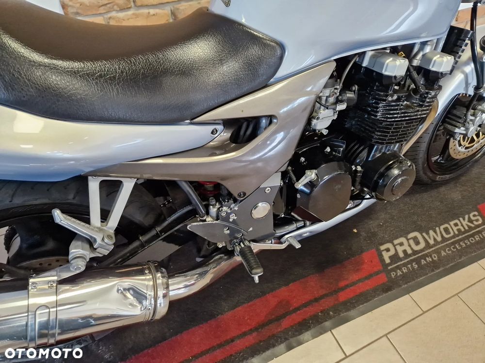 Kawasaki ZR - 27