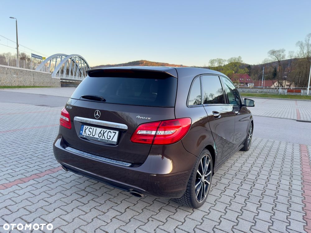 Mercedes-Benz Klasa B 220 4-Matic - 1