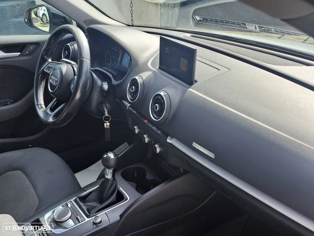 Audi A3 Sportback 1.6 TDI S-line - 22