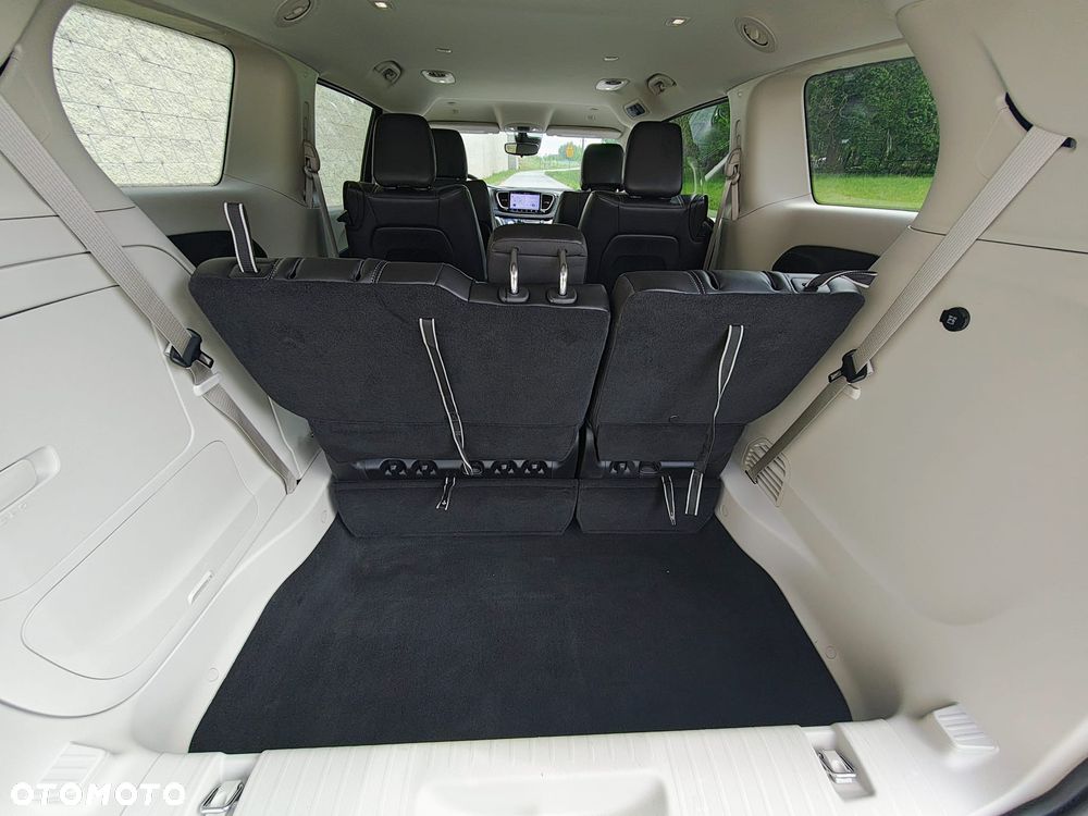 Chrysler Pacifica - 31