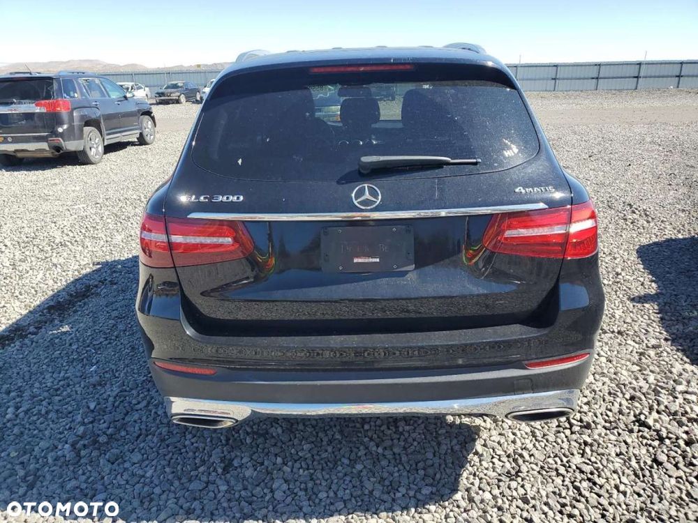 Mercedes-Benz GLC - 12