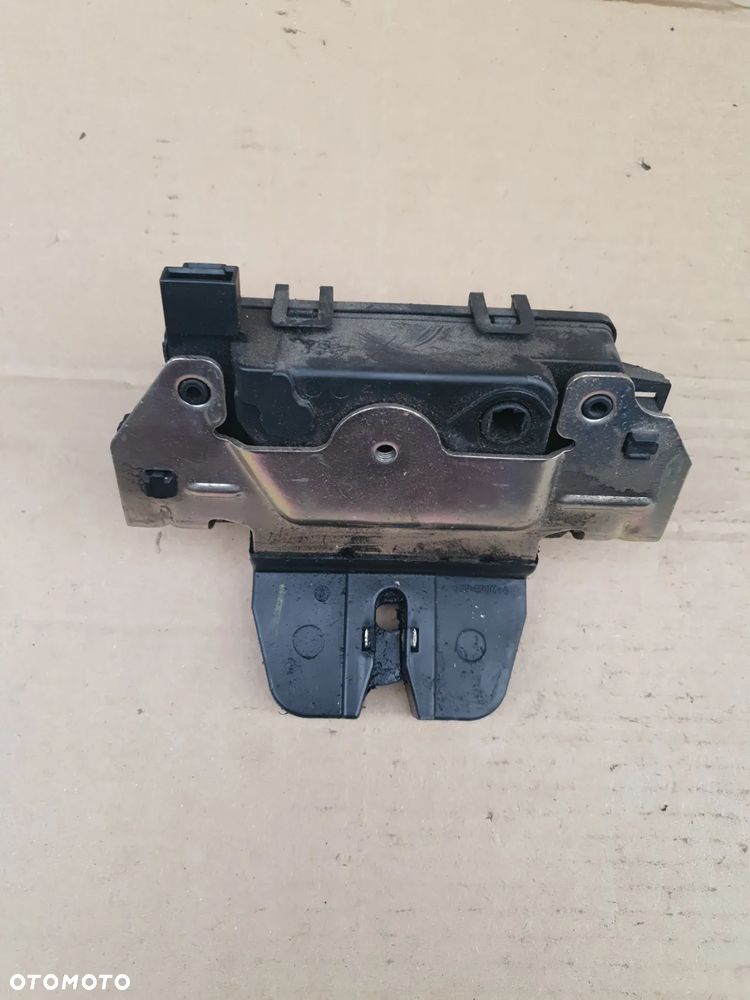 } ZAMEK KLAPY TYŁ OPEL ASTRA H ZAFIRA B Nr 495058724 - 2