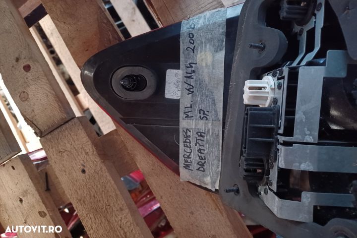 Lampa stop dreapta pe aripa ML W164 Mercedes-Benz E-Class W212 [2009 - 1