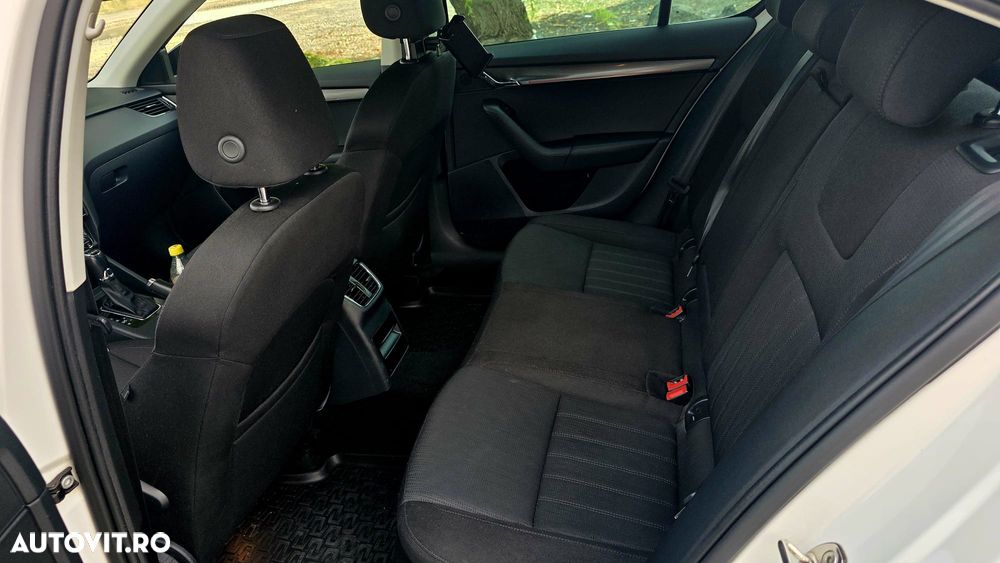 Skoda Octavia 2.0 TDI DSG 4X4 Style - 25