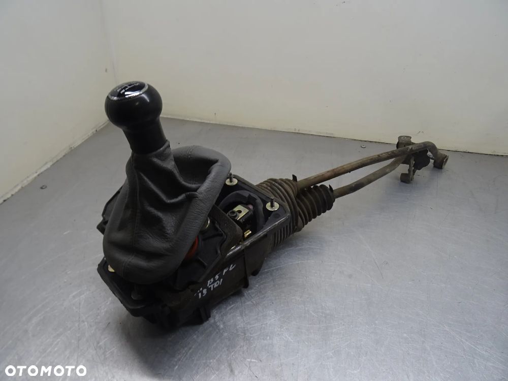 VW PASSAT B5 LIFT KOMBI 1.9 TDI LEWAREK WYBIERAK BIEGÓW - 1