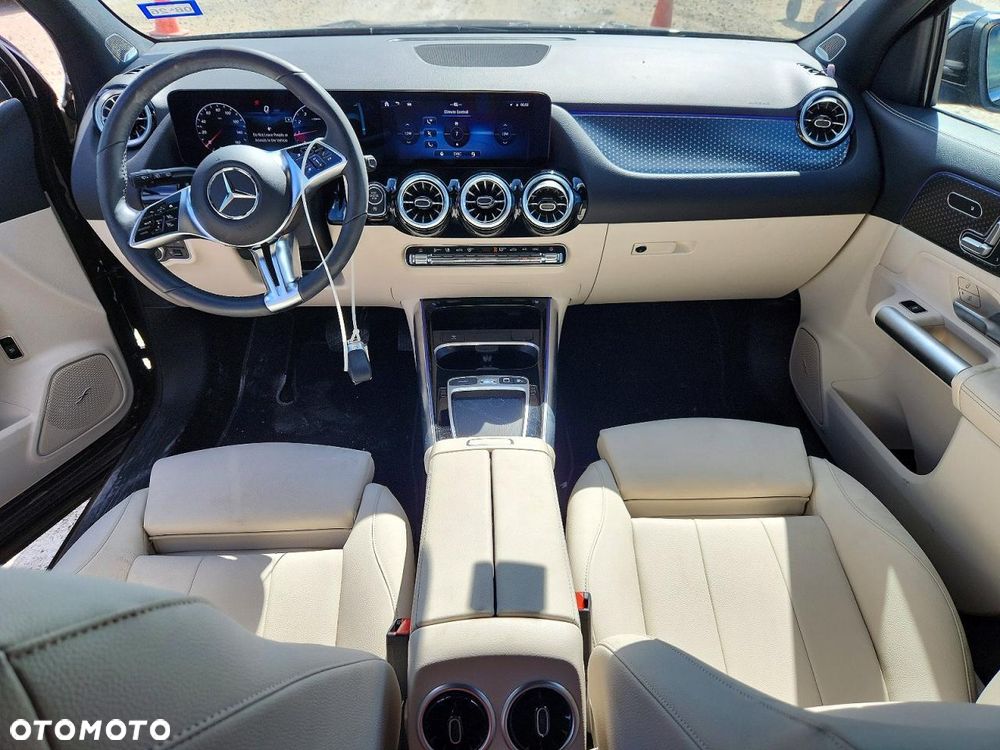 Mercedes-Benz GLA 250 4Matic 8G-DCT - 9