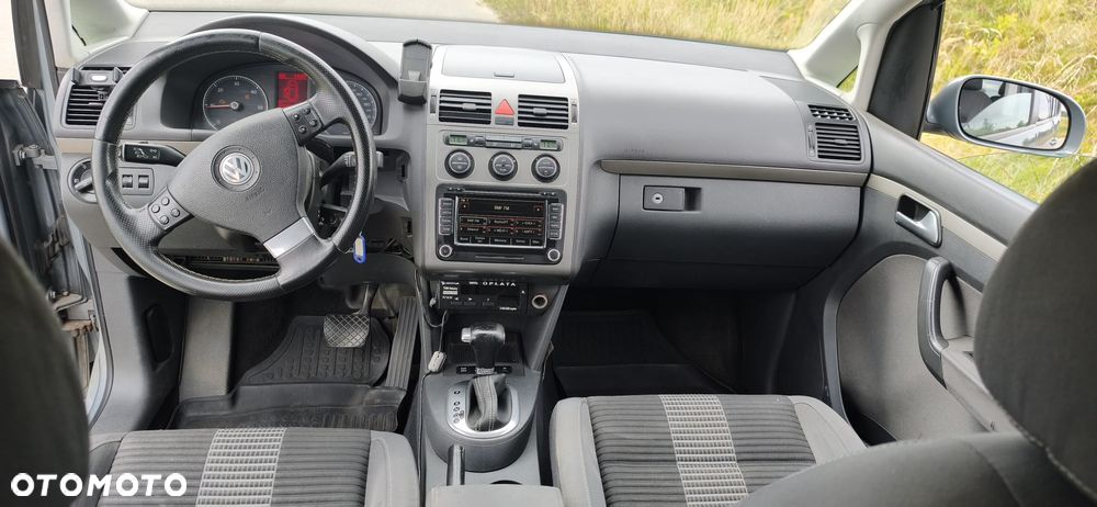 Volkswagen Touran 2.0 TDI Highline DSG - 2