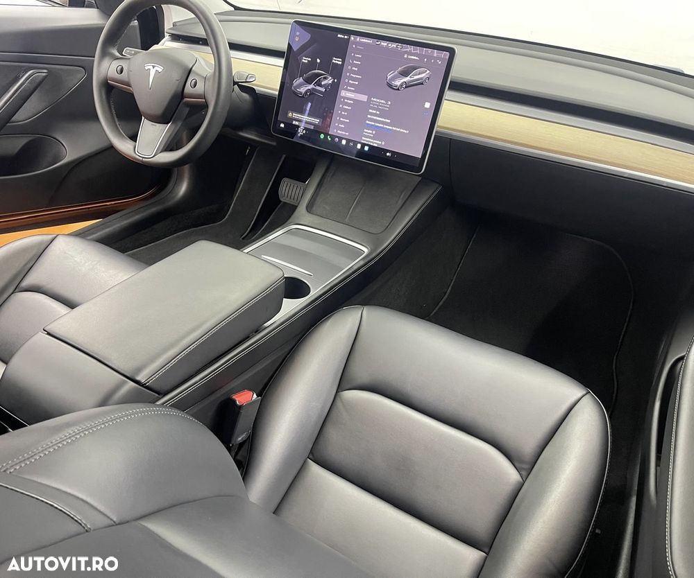 Tesla Model 3 - 9