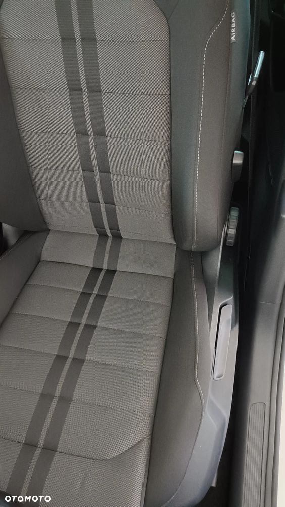 Volkswagen Golf - 32