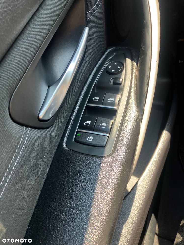 BMW Seria 3 325d Sport Line - 15