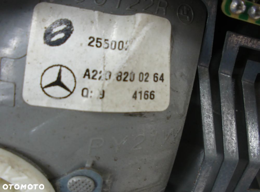 Mercedes E Klasa W220 Lampa tył Prawa strona - 4