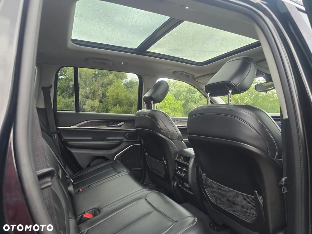 Jeep Grand Cherokee - 25