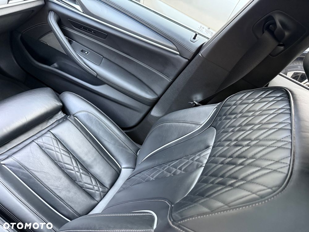 BMW Seria 5 520e M Sport sport - 34