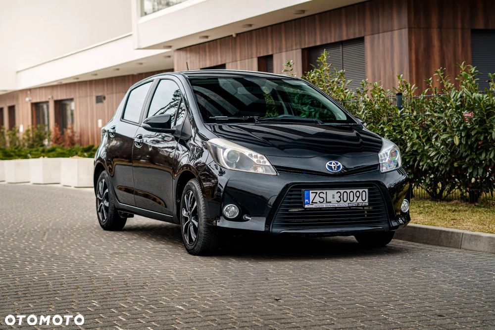 Toyota Yaris Hybrid 100 Life - 1