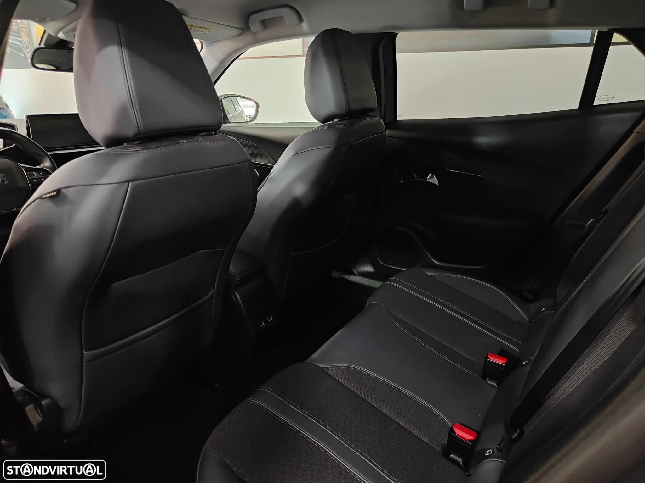 Peugeot 2008 1.2 PureTech Allure - 36