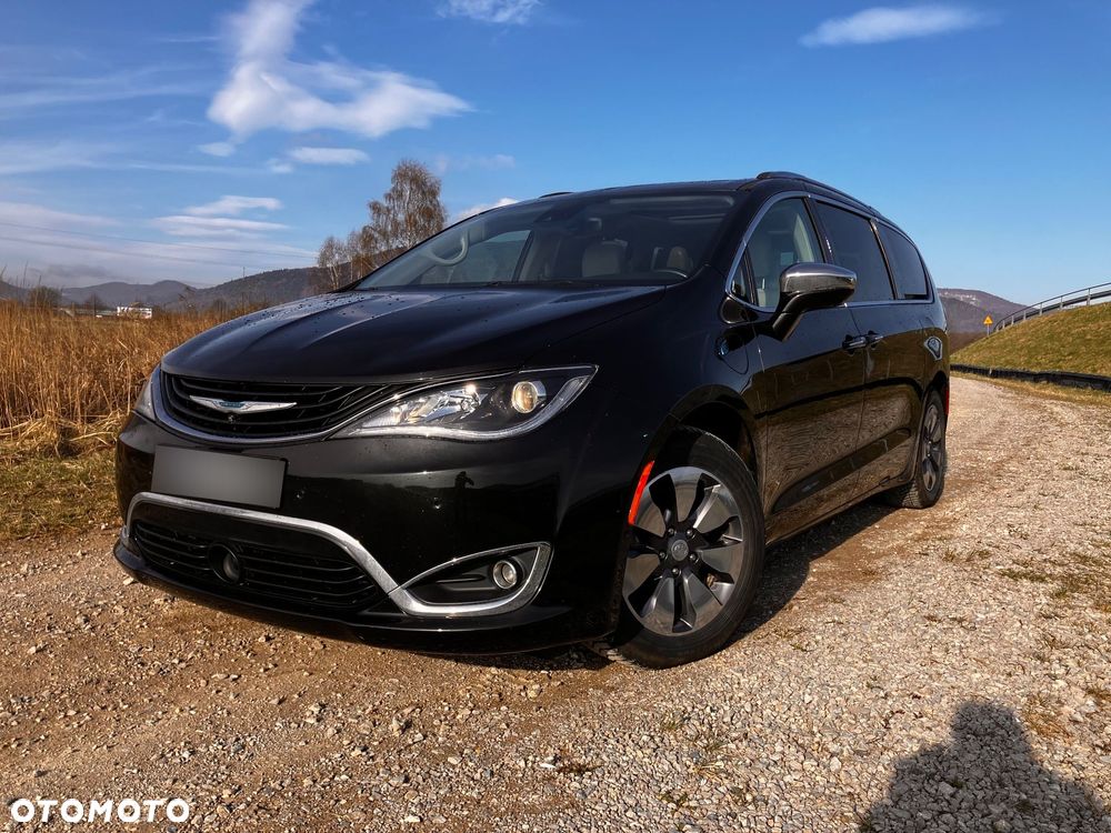 Chrysler Pacifica - 1