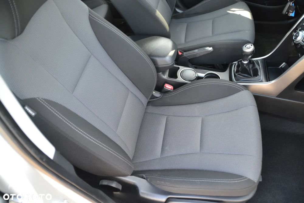 Hyundai i30 i30cw 1.6 Trend - 25