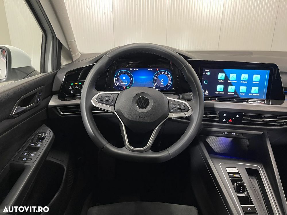 Volkswagen Golf - 8