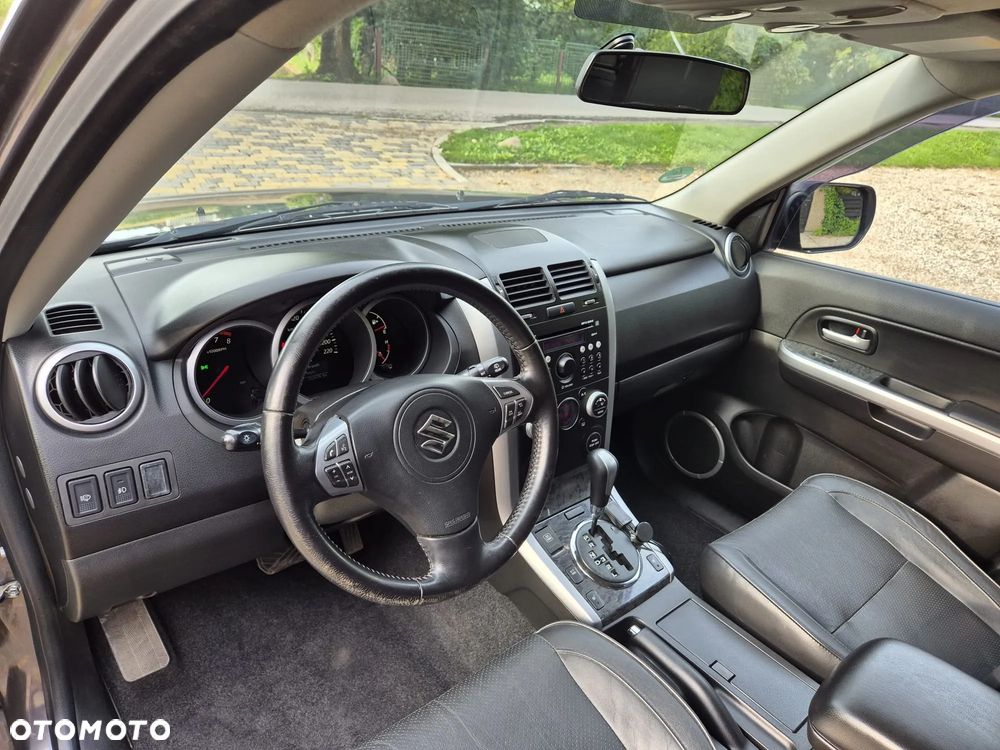 Suzuki Grand Vitara 2.4 De Luxe - 26