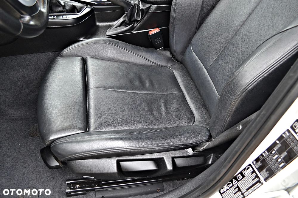 BMW Seria 1 120d xDrive Sport Line - 26