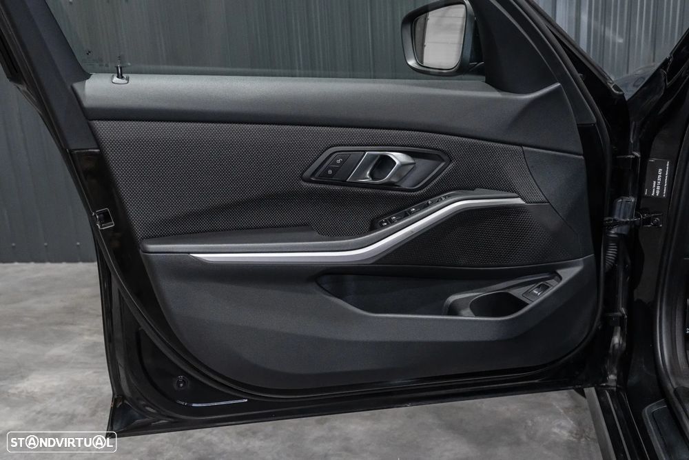 BMW 318 d Aut. Sport Line - 21