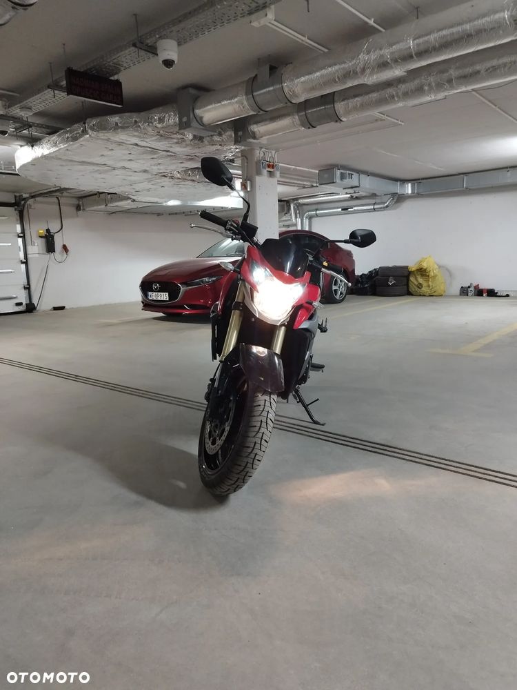 Suzuki GSR - 22