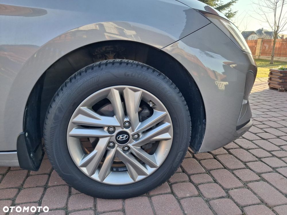 Hyundai Elantra 1.6 Comfort - 10