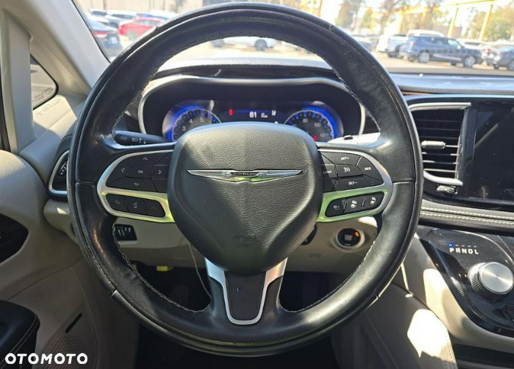 Chrysler Pacifica - 8