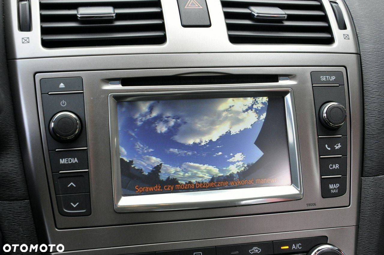 Toyota Avensis 2.0 Multidrive S Executive - 34