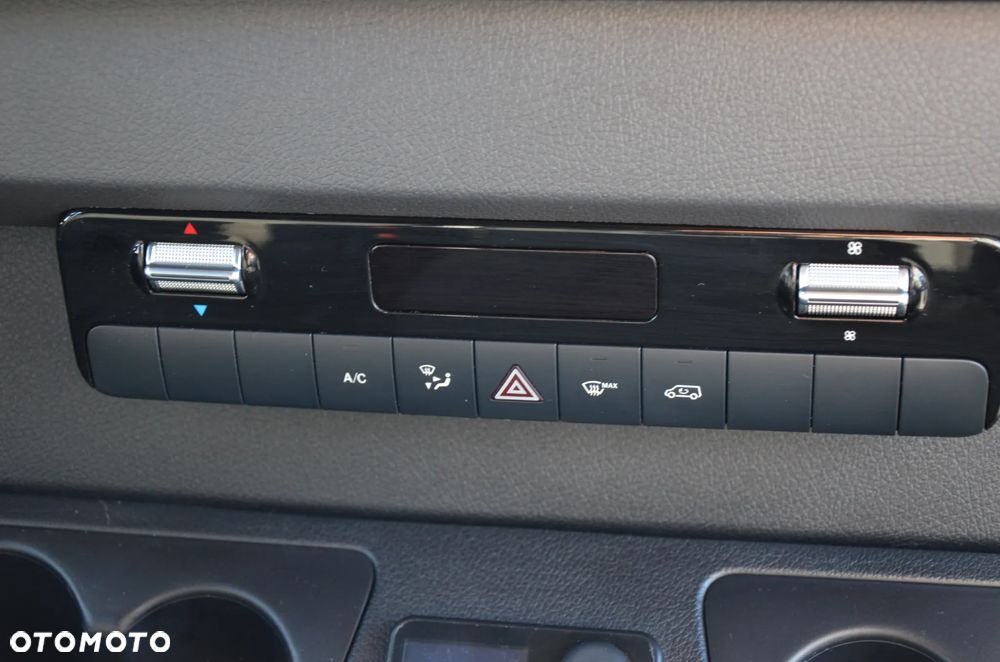 Mercedes-Benz Sprinter - 16