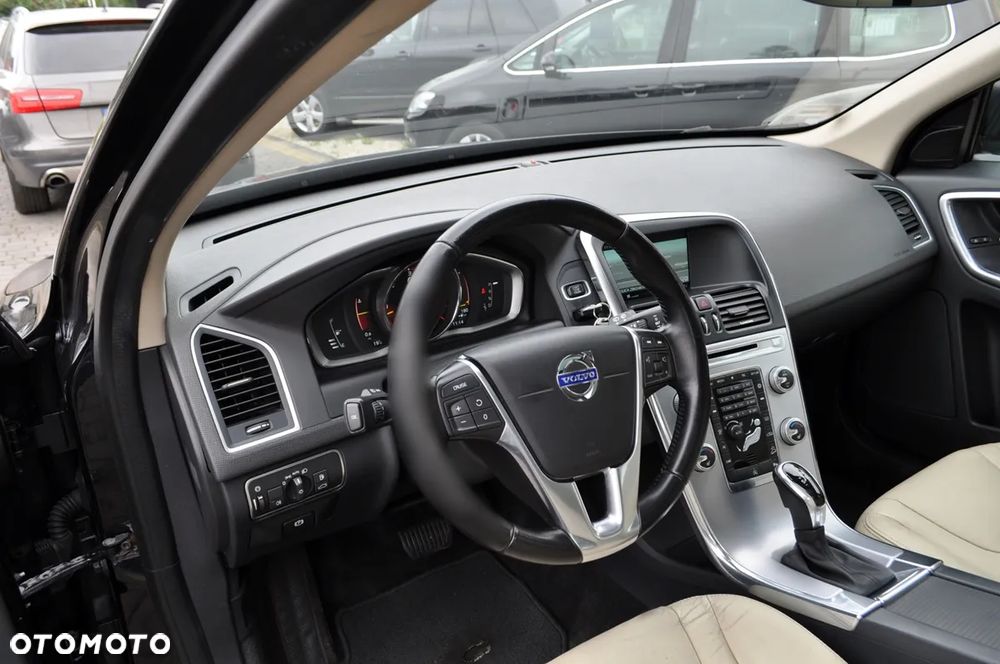 Volvo XC 60 D4 AWD Summum - 17