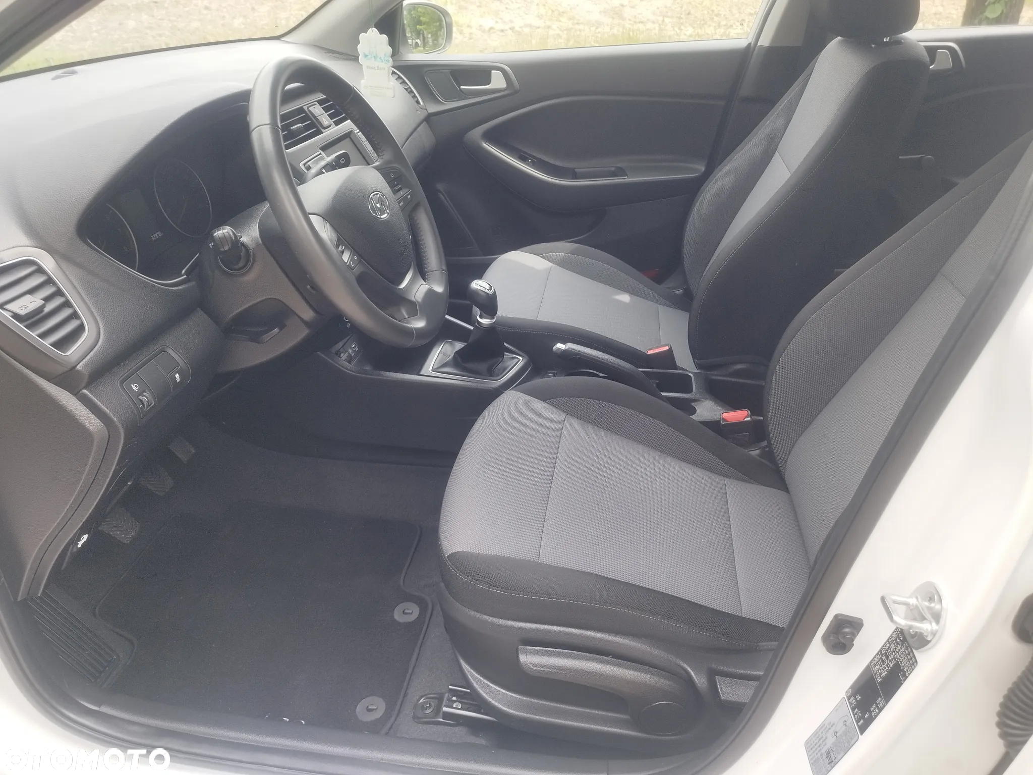 Hyundai i20 1.2 YES Gold - 30