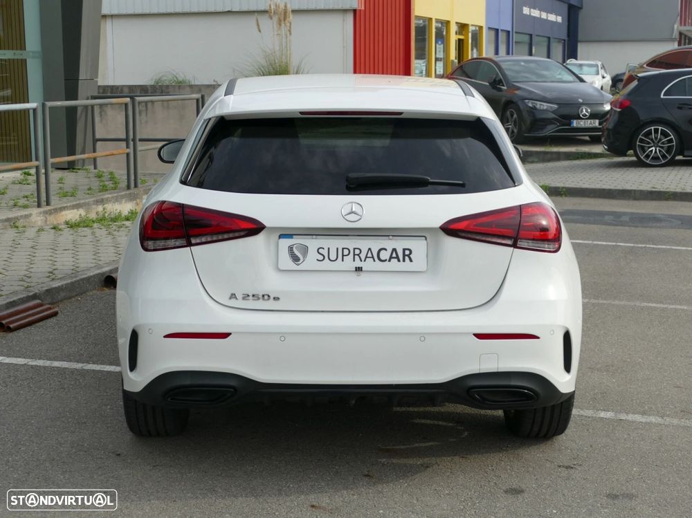 Mercedes-Benz A 250 e AMG Line - 4