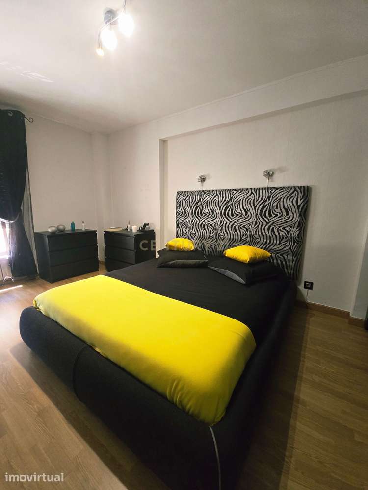 Apartamento T2 com boas áreas, luminosidade, duas varandas fechadas e - Grande imagem: 4/32
