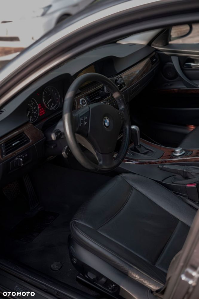 BMW Seria 3 330i - 6
