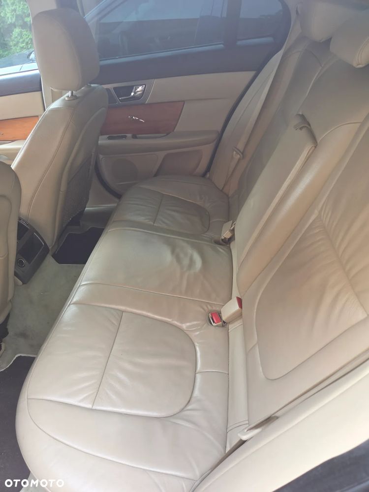 Jaguar XF 3.0 V6 D Luxury - 11