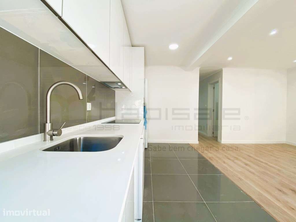 Apartamento T2 Renovado com Varanda - Grande imagem: 5/21