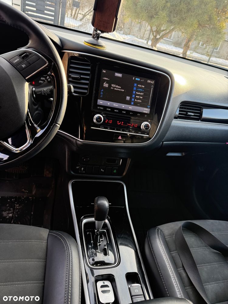 Mitsubishi Outlander - 11
