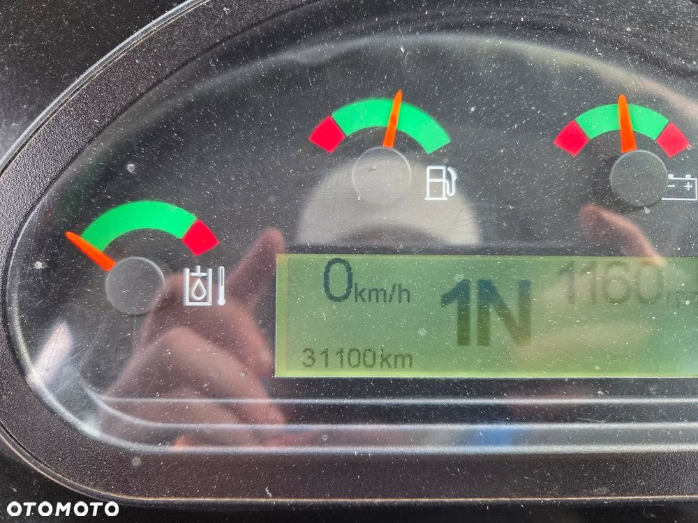 Caterpillar 908M - 11