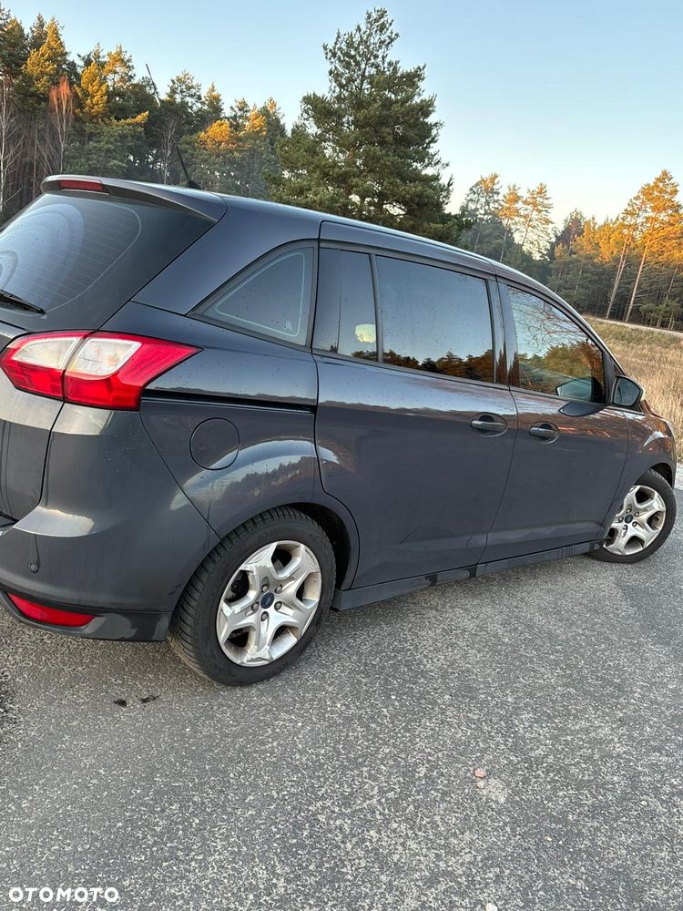 Ford Grand C-MAX - 12