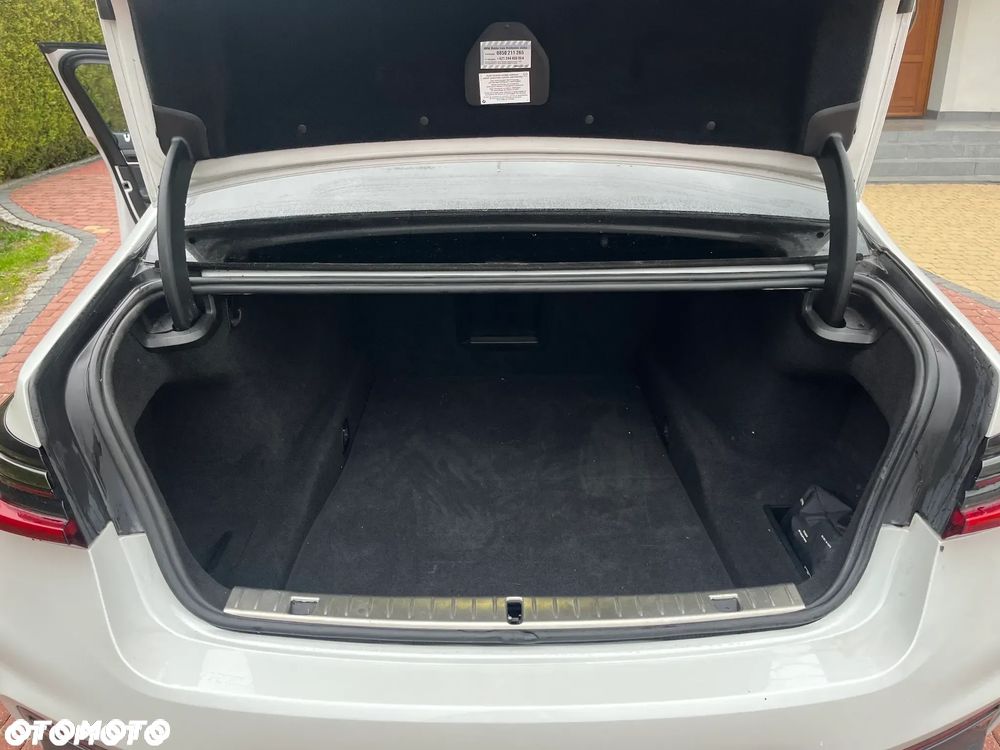 BMW Seria 7 740d xDrive - 24