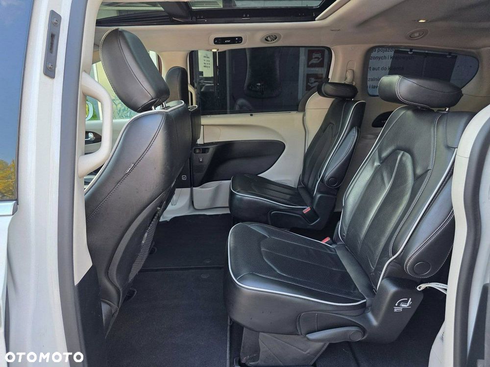 Chrysler Pacifica - 35