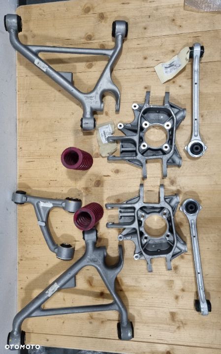 Aston Martin Vantage V8 V12 DB9 BDS Wahacz Zawieszenie zwrotnica tył - 1