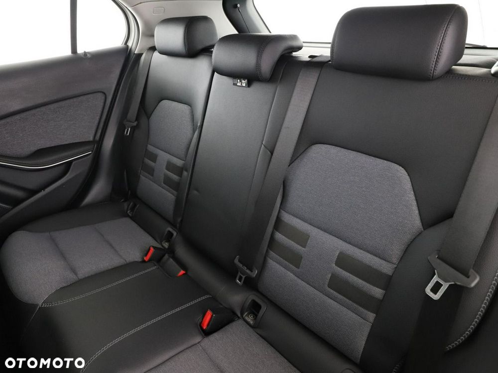 Mercedes-Benz GLA 200 Style - 18