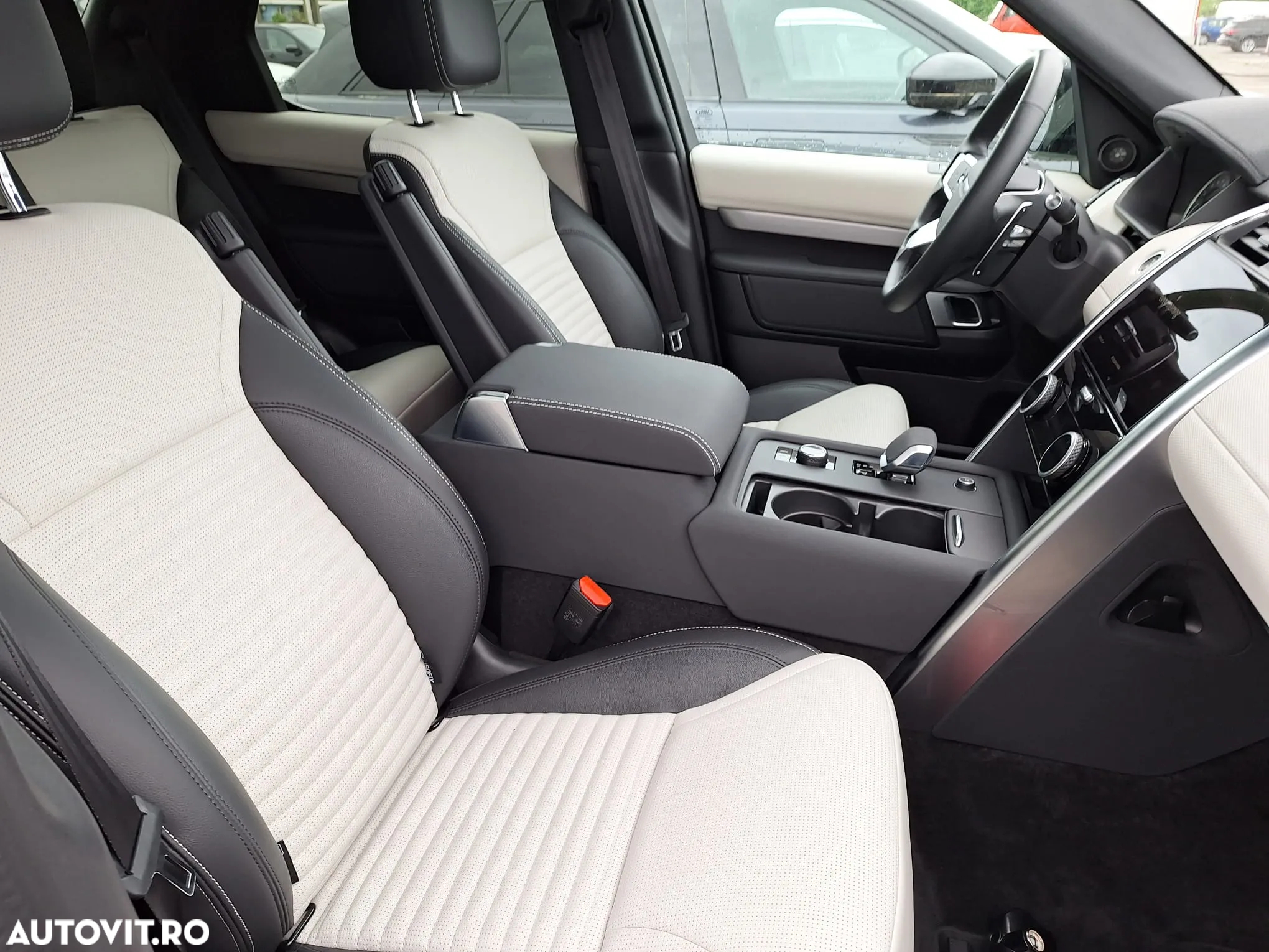 Land Rover Discovery 3.0D 300 MHEV R-Dynamic SE - 4