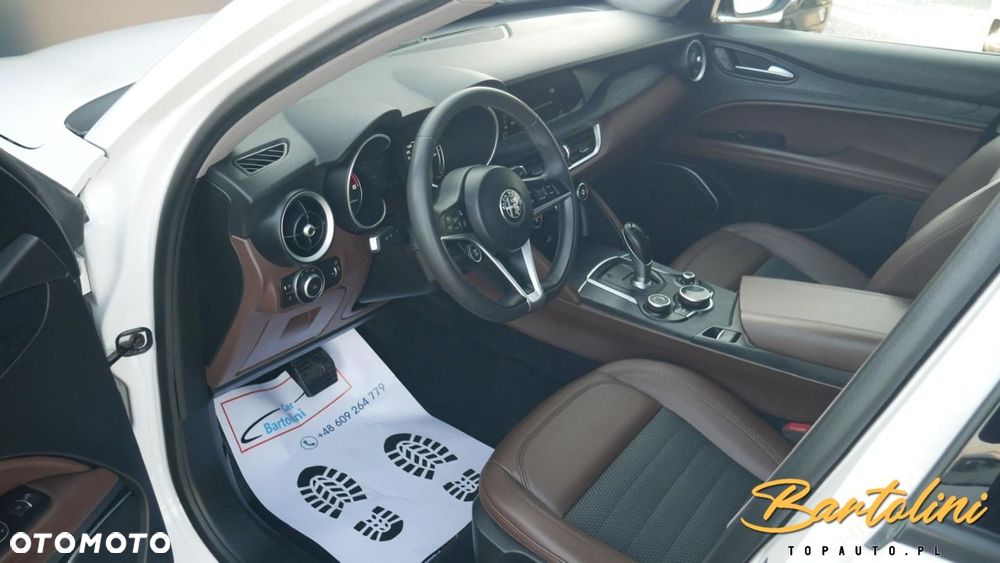 Alfa Romeo Stelvio - 16