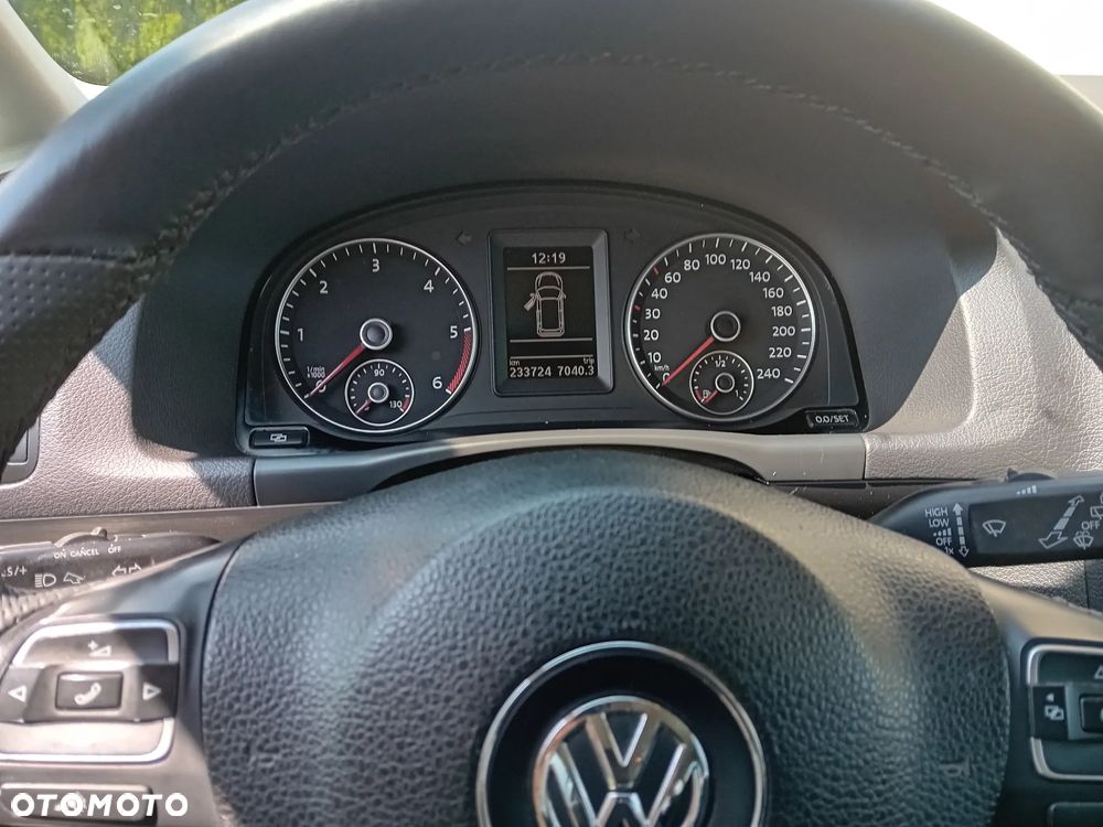 Volkswagen Touran 2.0 TDI DPF BlueMotion Technology Comfortline - 9