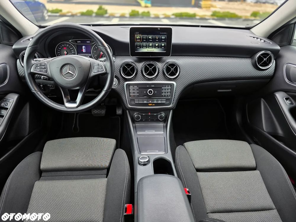Mercedes-Benz GLA 180 7G-DCT Style - 14