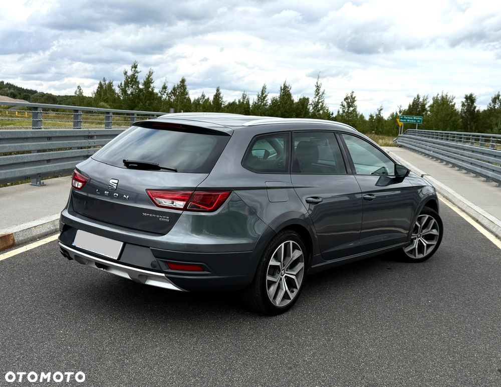 Seat Leon 2.0 TDI Xcellence S&S DSG - 4