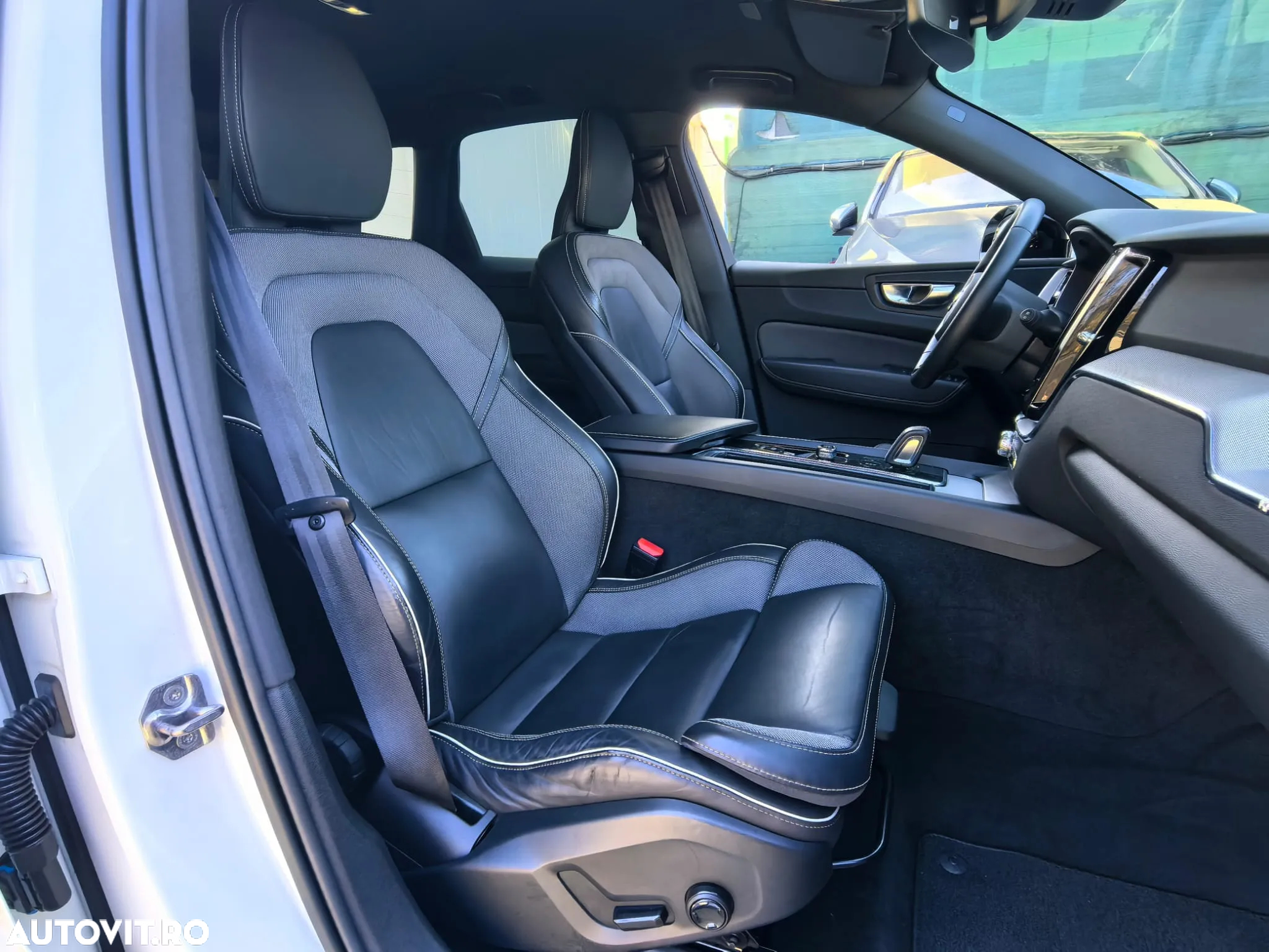 Volvo XC 60 B4 MHEV R-Design - 9
